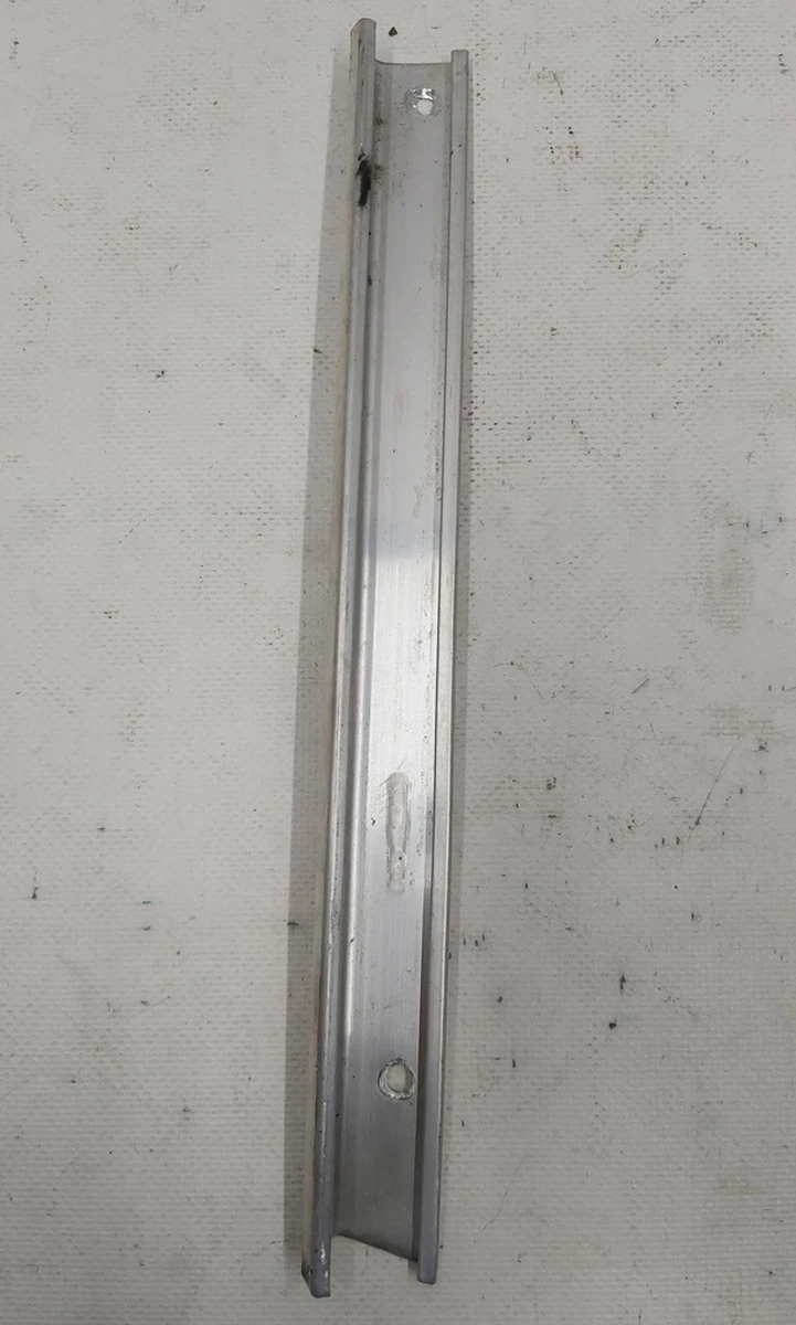 10 Кріплення (планка) ущільнювача стійки B передній правий Tesla model S, REST 6009570-00-C