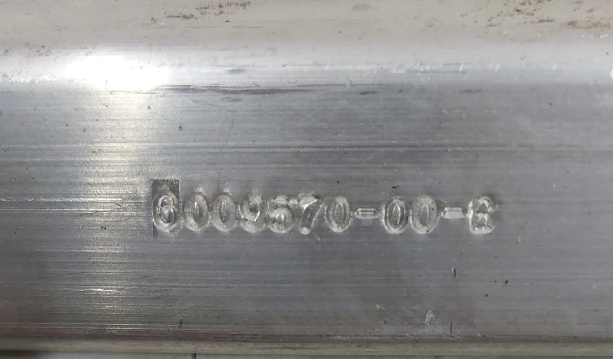 10 Кріплення (планка) ущільнювача стійки B передній правий Tesla model S, REST 6009570-00-C