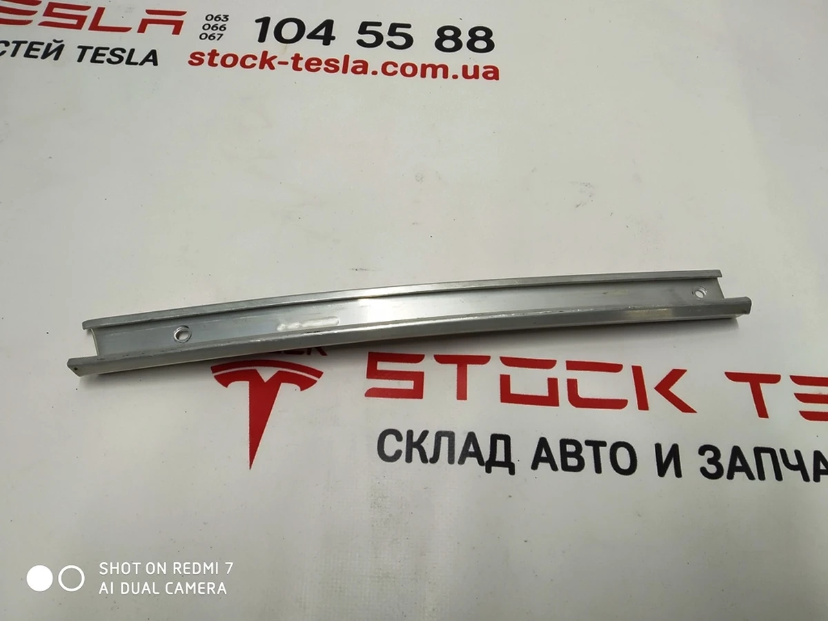 10 Крепление (планка) уплотнителя стойки B передний левый Tesla model S, REST 6009579-00-C