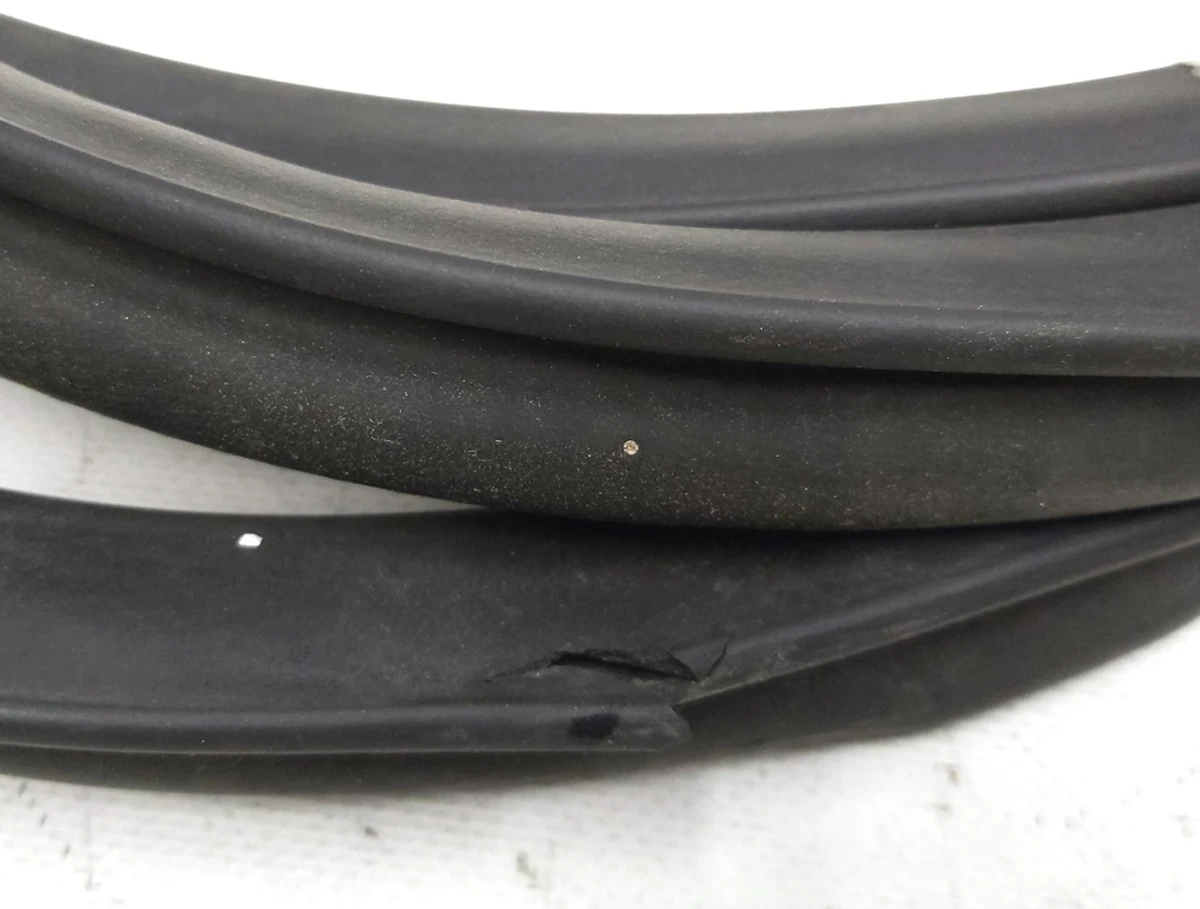 1 Уплотнитель багажника заднего с повреждением Tesla model S, model S REST 6009582-00-F