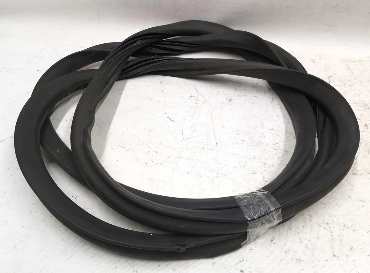 1 Уплотнитель багажника заднего с повреждением Tesla model S, model S REST 6009582-00-F