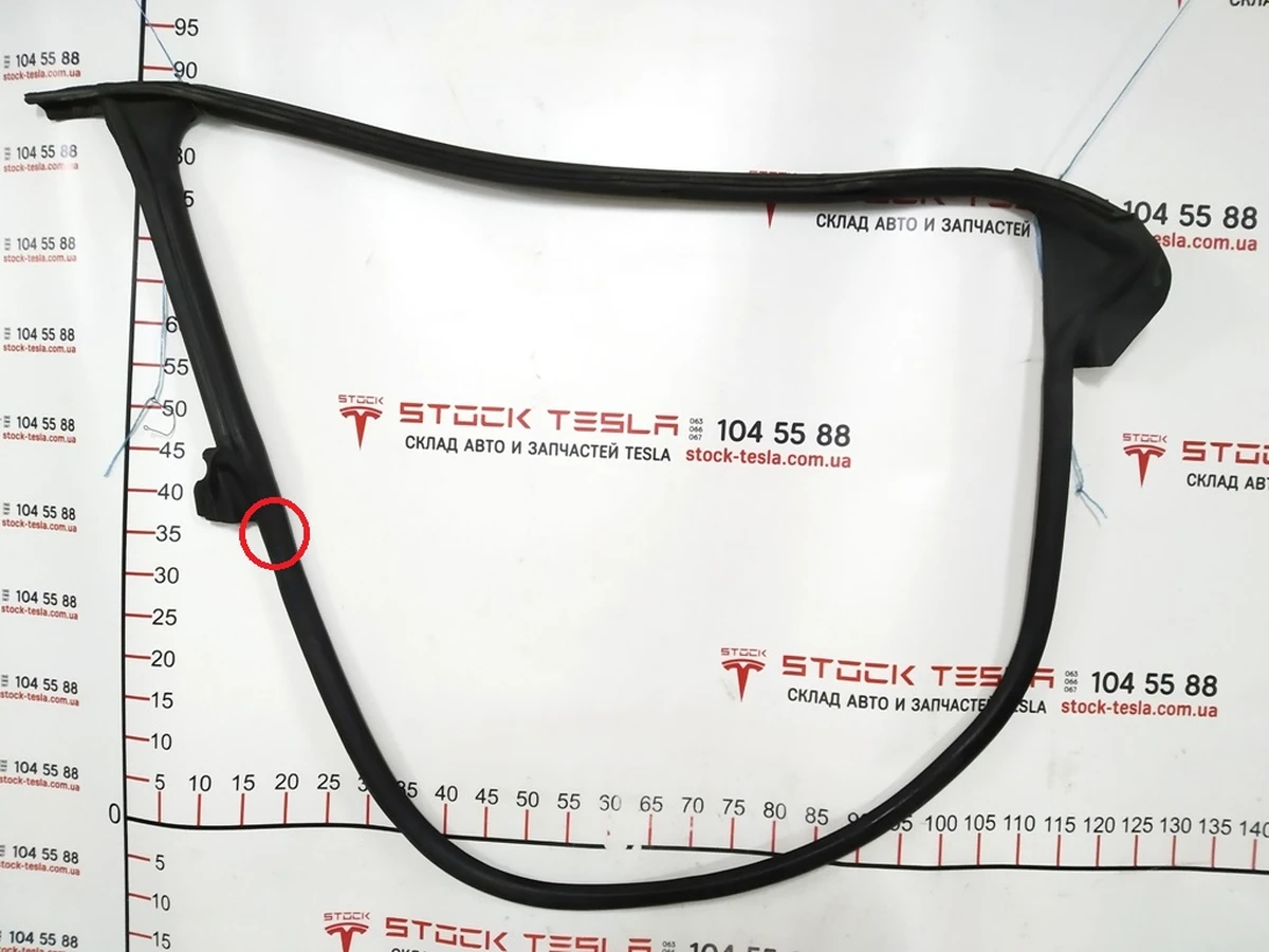 1 Ущільнювач отвору правих передніх дверей з пошкодженням Tesla model S, model S REST 6009584-00-M