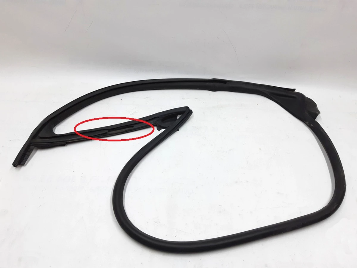 1 Уплотнитель проема правой передней двери с повреждением Tesla model S, model S REST 6009584-00-M