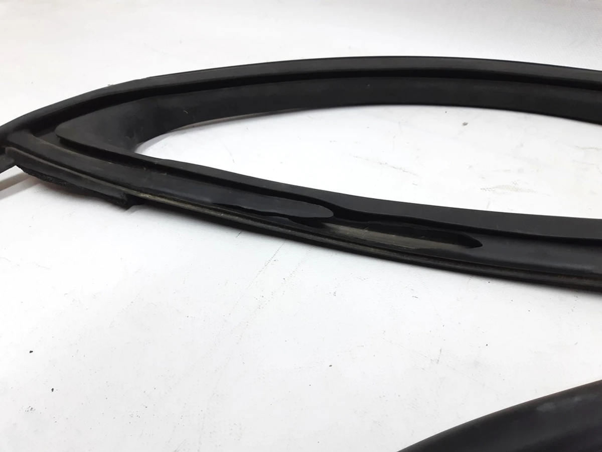 1 Уплотнитель проема правой передней двери с повреждением Tesla model S, model S REST 6009584-00-M