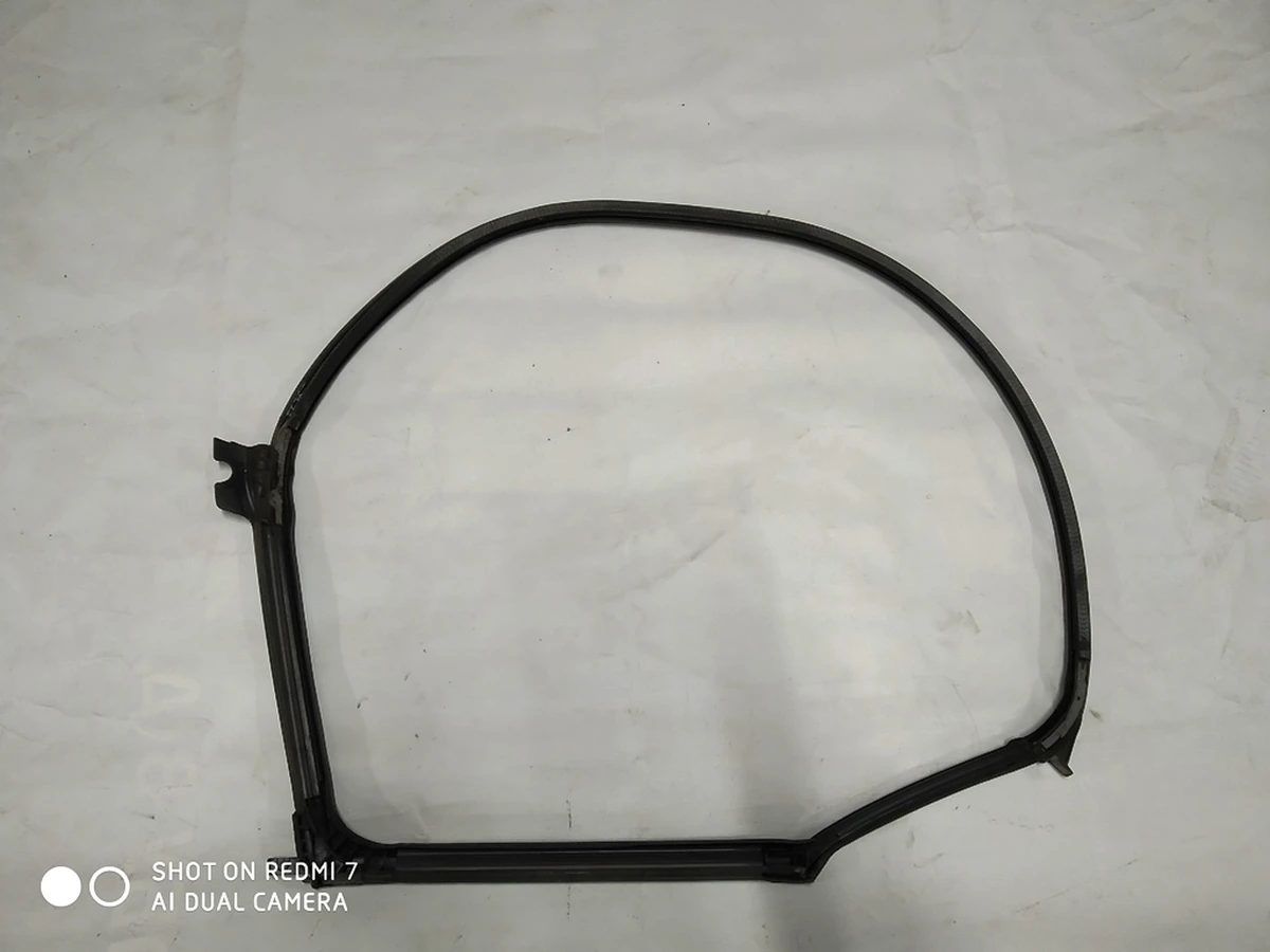 1 Ущільнювач отвору лівих задніх дверей Tesla model S, model S REST 6009585-00-I