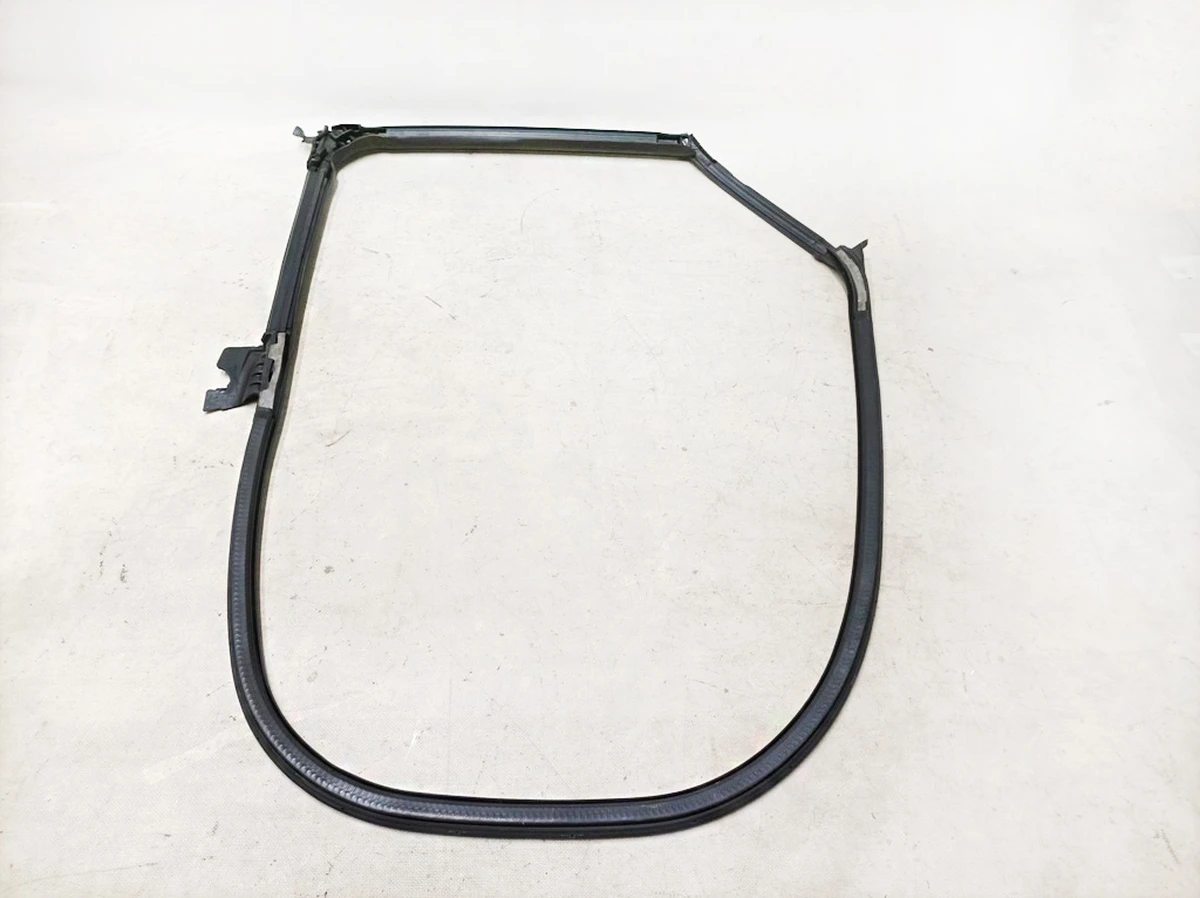 1 Уплотнитель проема правой задней двери с повреждением Tesla model S, model S REST 6009586-00-I