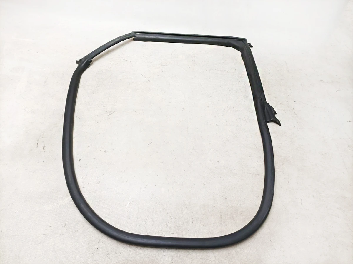 1 Уплотнитель проема правой задней двери с повреждением Tesla model S, model S REST 6009586-00-I