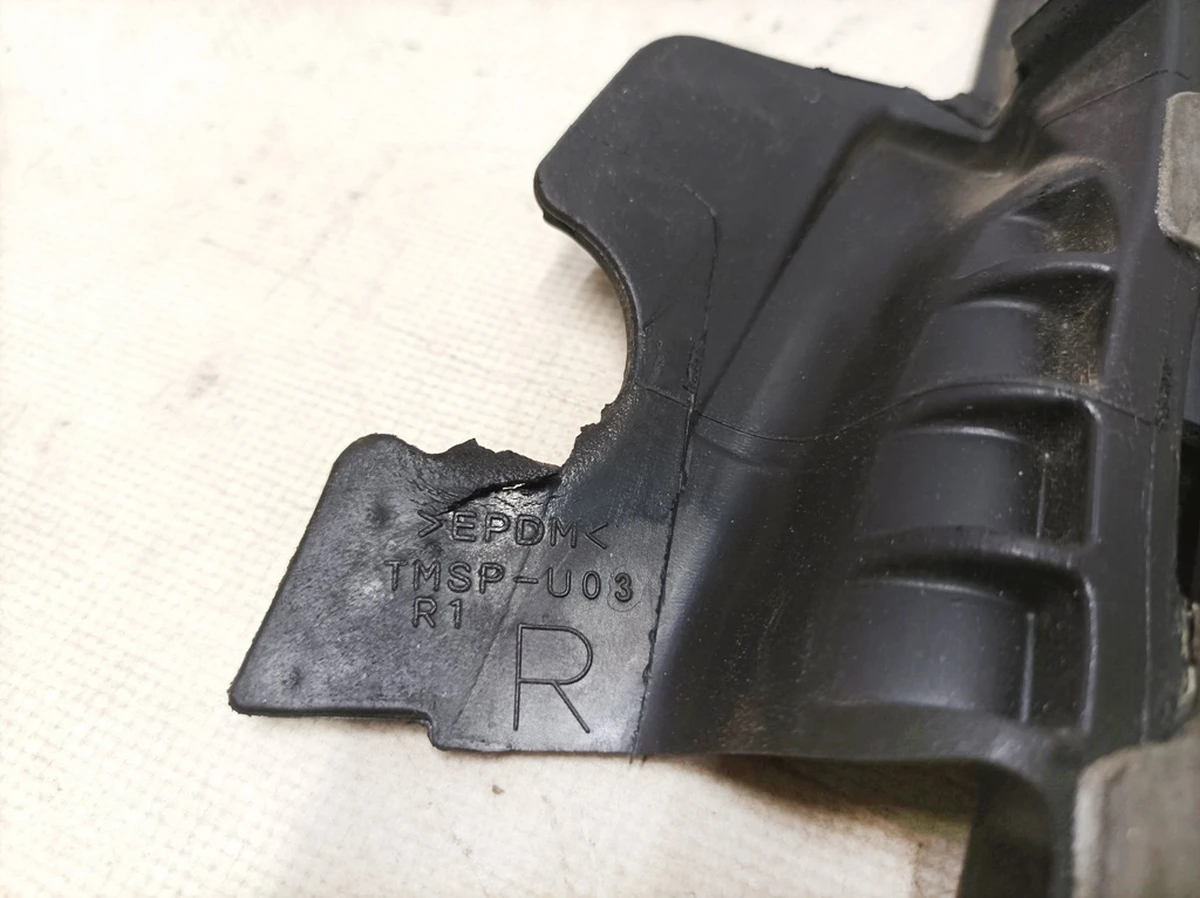 1 Уплотнитель проема правой задней двери с повреждением Tesla model S, model S REST 6009586-00-I