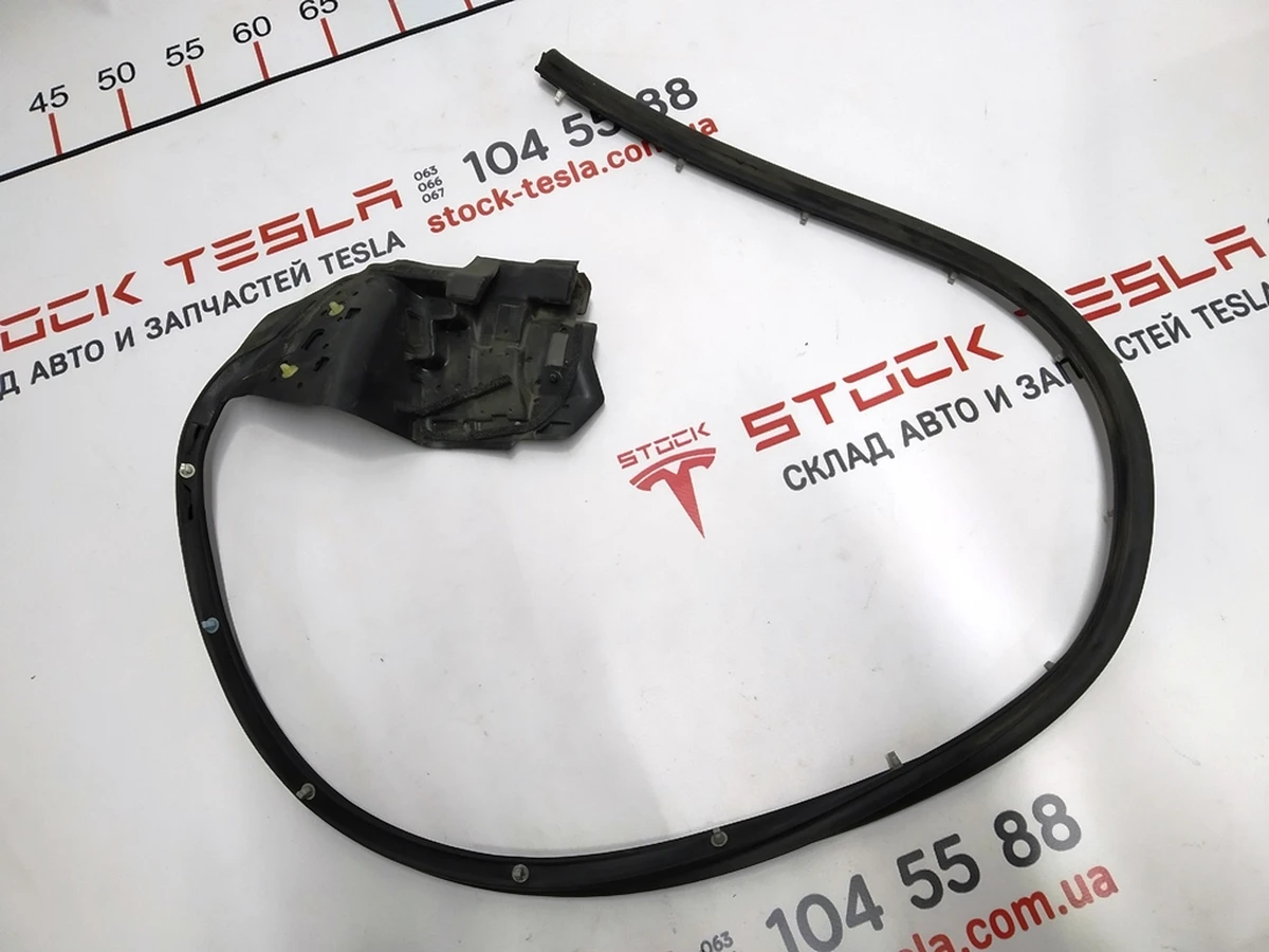 7 Ущільнювач стійки С та краю дверей правий (з нижньою частиною) Tesla model S, model S REST 6009592-00-E