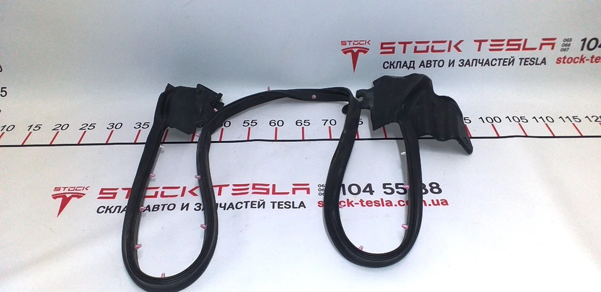4 Ущільнювач двері передньої лівої Tesla model S, model S REST 6009593-00-D