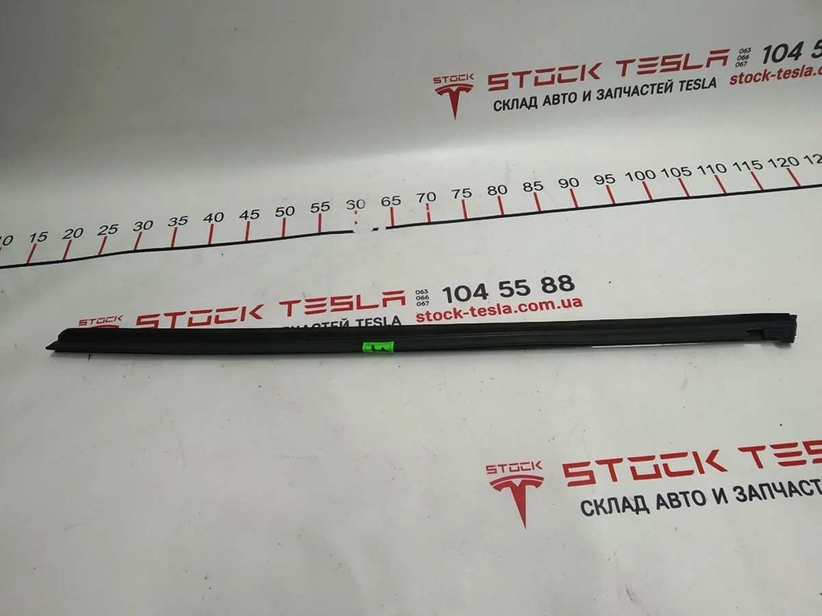 3 Молдинг зовнішній двері передньої правої хром Tesla model S, model S REST 1095920-00-C