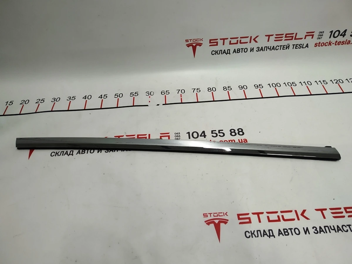 3 Молдинг зовнішній двері передньої правої хром Tesla model S, model S REST 1095920-00-C