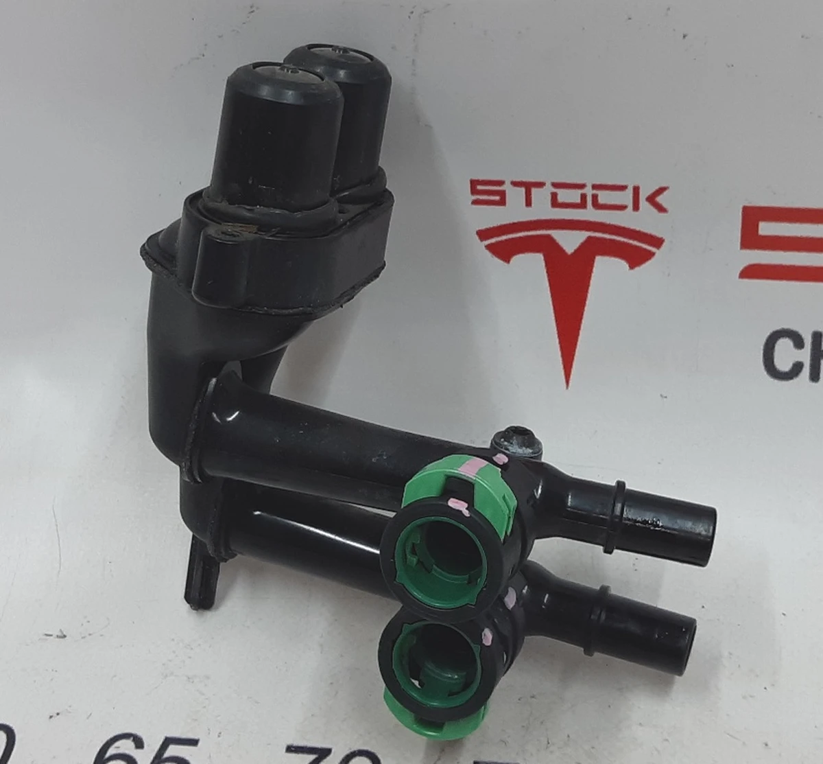 Клапан вхідний патрубка охолодження основної високовольтної батареї Tesla model S, model S REST 6010351-00-J