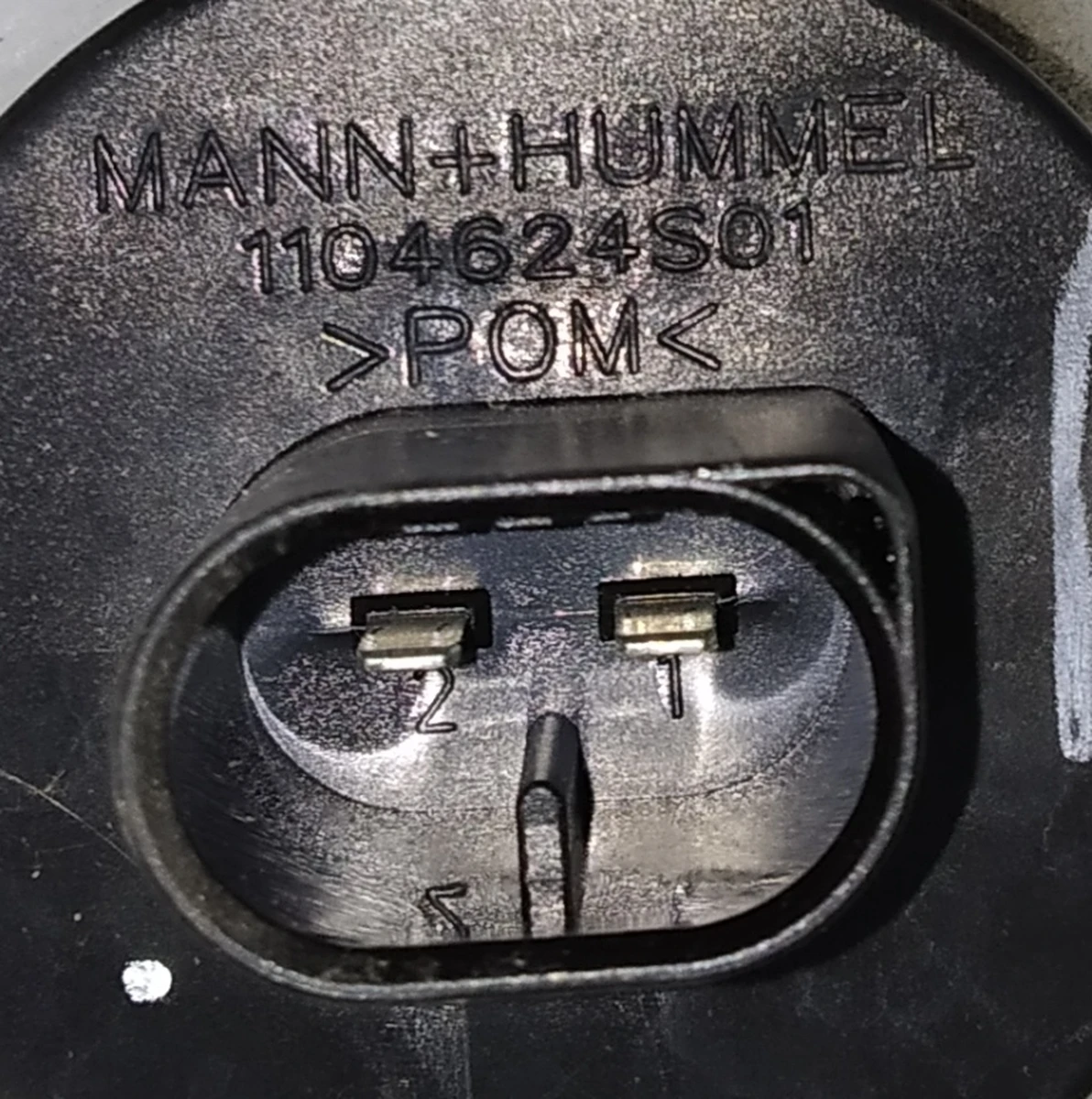 Бачок склоомивача в зборі з насосом, кришкою і датчком рівня жіткості склоомивача BMW I3 61667381592