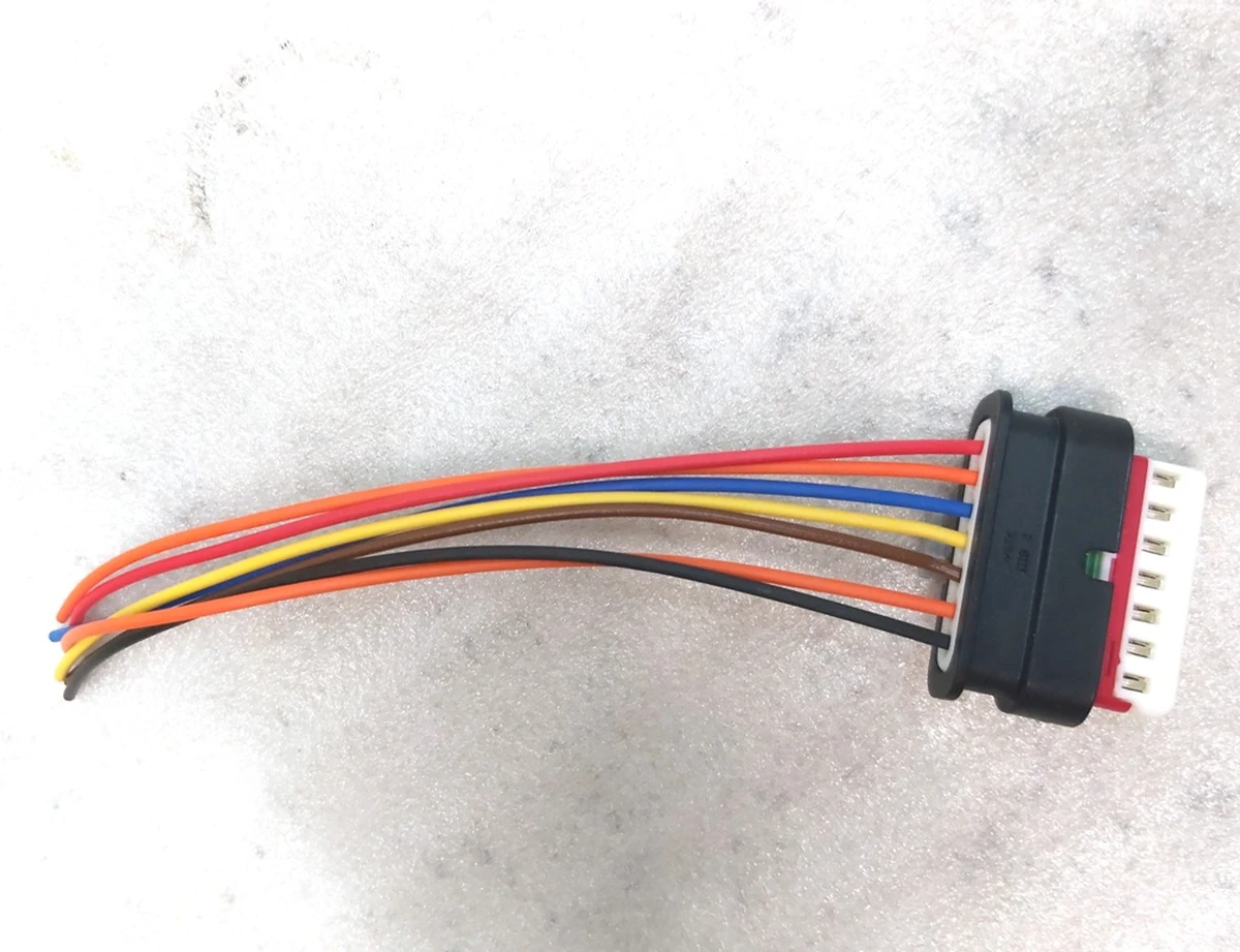 Разъём (фишка) радара 6189-7895 7 pin Tesla model S REST, model X, model 3, model Y 1108647-00-D