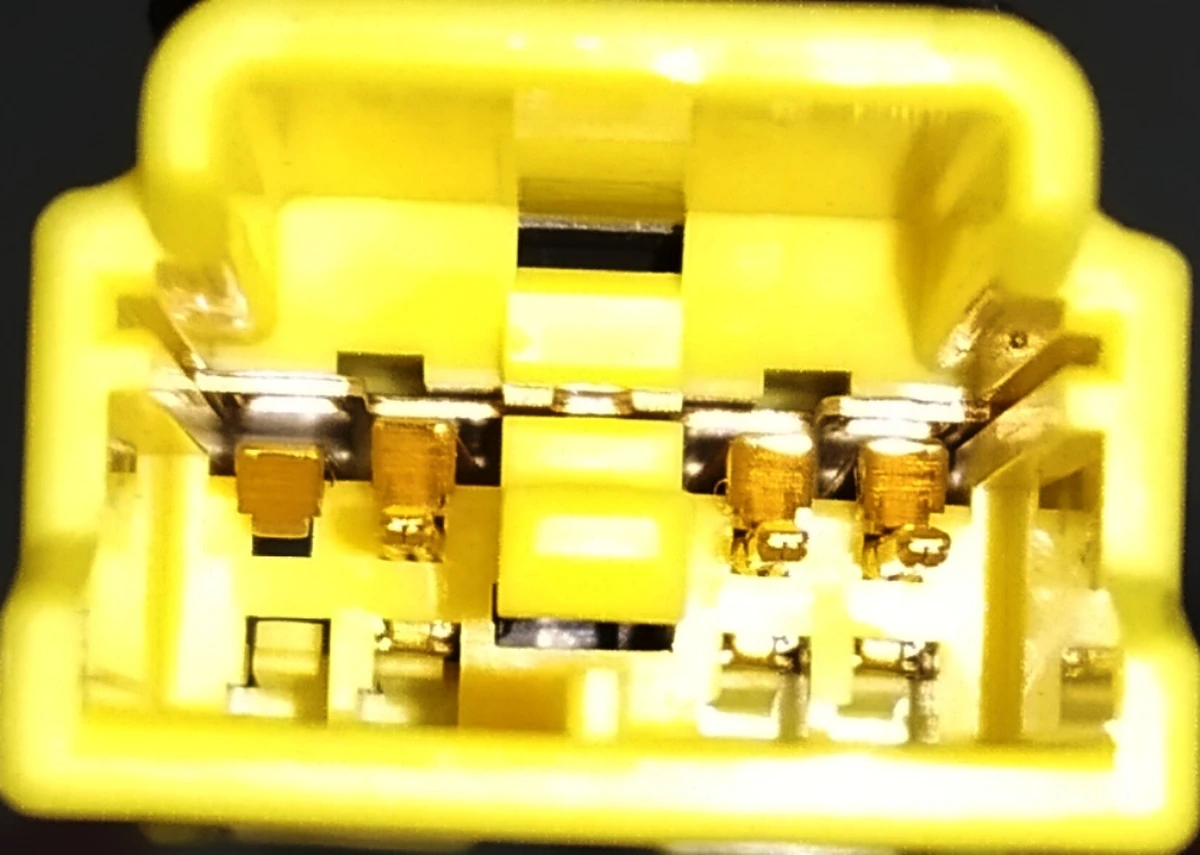 Електропроводка подушки безпеки подвійного лівого сидіння 2-го ряду Tesla model X 3123713-03-A