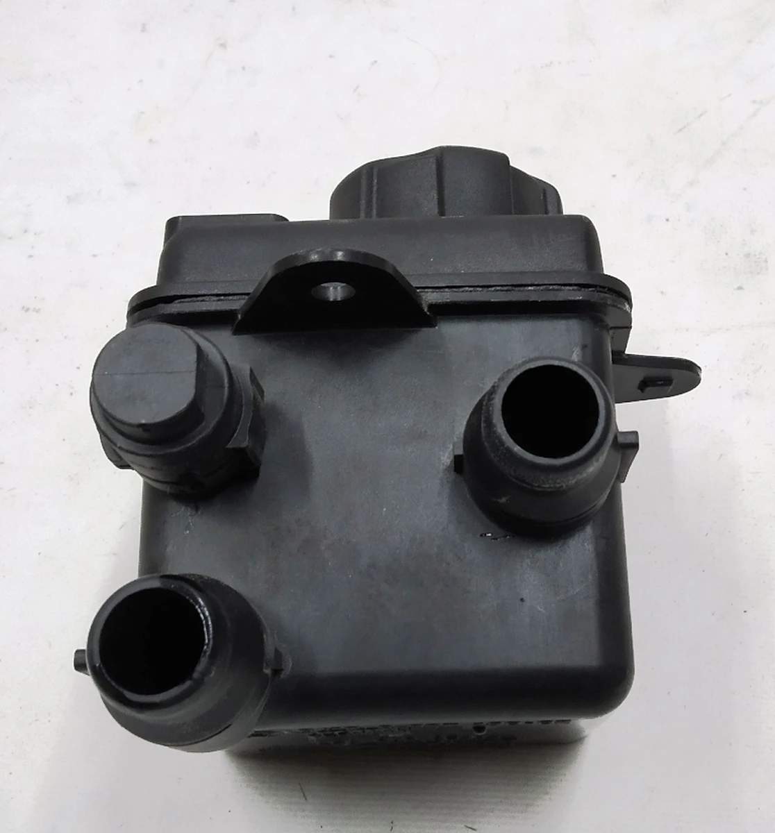 Розширювальний бачок охолоджуючої рідини в зборі з кришкою і заглушкою BMW i3 64129327150