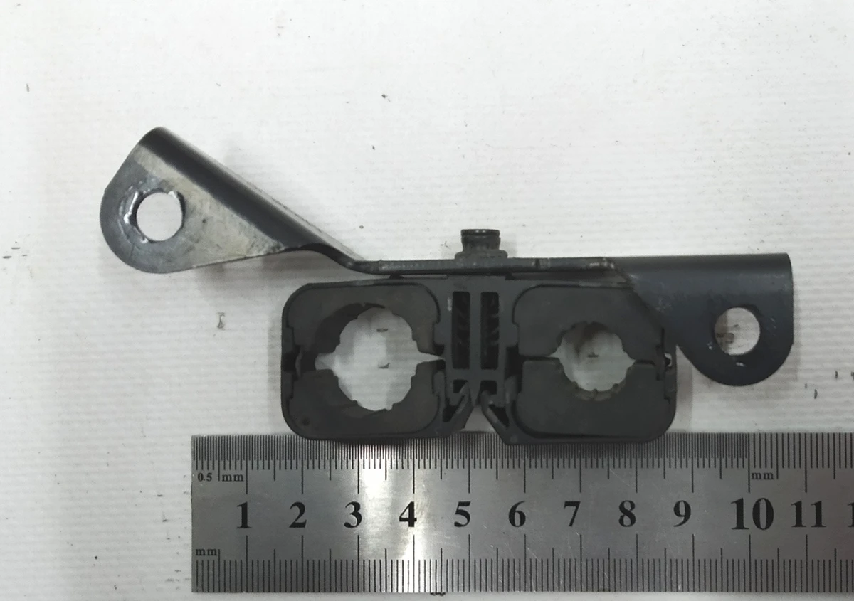 Кронштейн кріплення трубопроводу кондиціонера BMW i3 64219291288