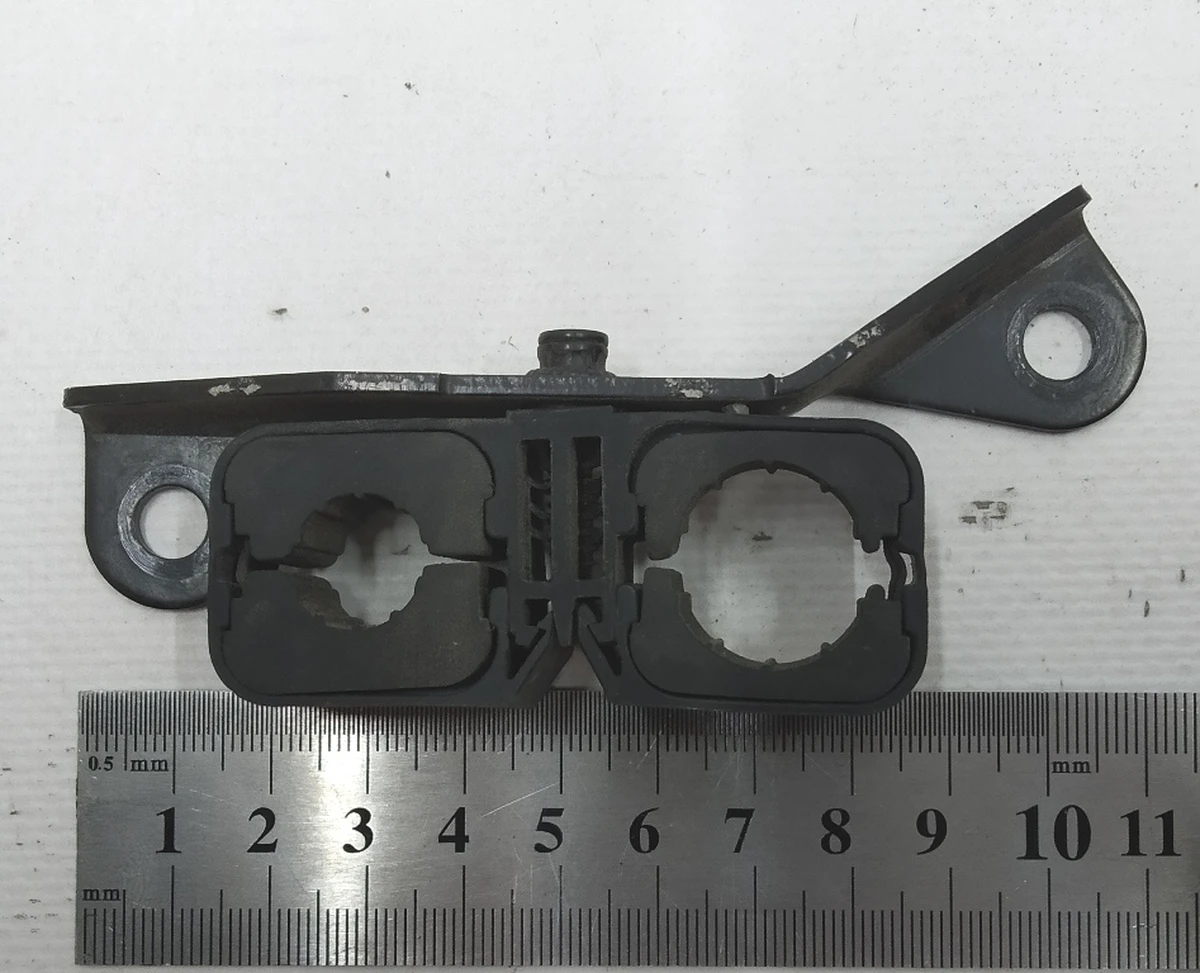 Кронштейн кріплення трубопроводу кондиціонера BMW i3 64219291288