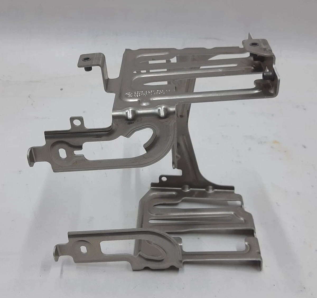 Кронштейн головного устройства High BMW i3 65159251523