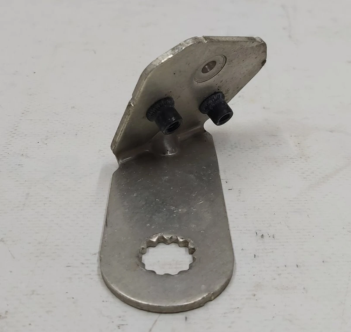 Bracket brake pipe right BMW I3 34326799388