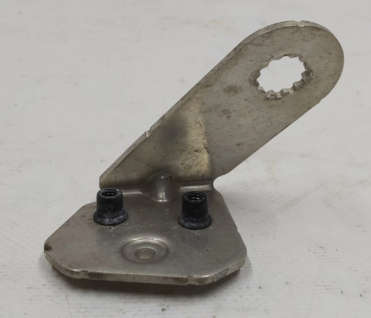 Bracket brake pipe right BMW I3 34326799388