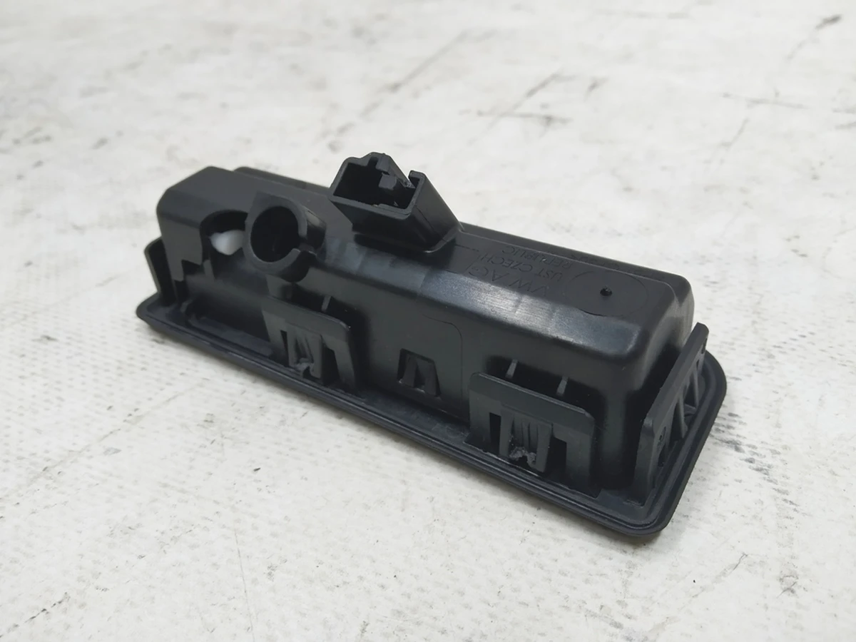 Кнопка електричного приводу замку багажного відсіку Audi E-tron 6V0827566