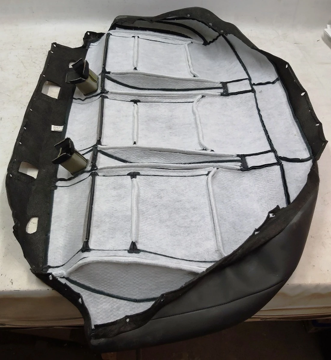 3 Обшивка дивана 2-го ряду BASE BLACK Tesla model S, model S REST 1030569-01-B