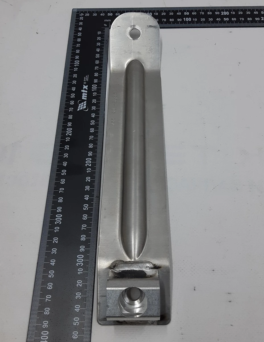 Кронштейн 2-го ряду сидінь нижній BMW i3 51717278798