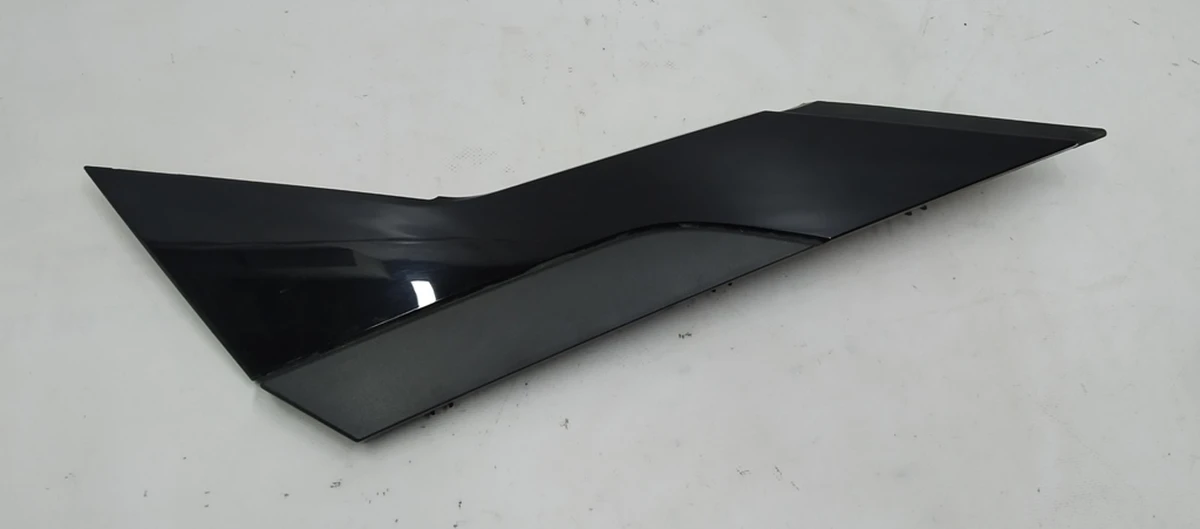 Облицювання (декоративна накладка) стійки A зовнішня нижня права BMW I3 51137453548