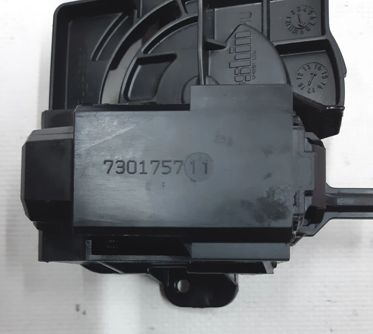 Привод механизма замка двери левой задней внутренний BMW I3 51227301757