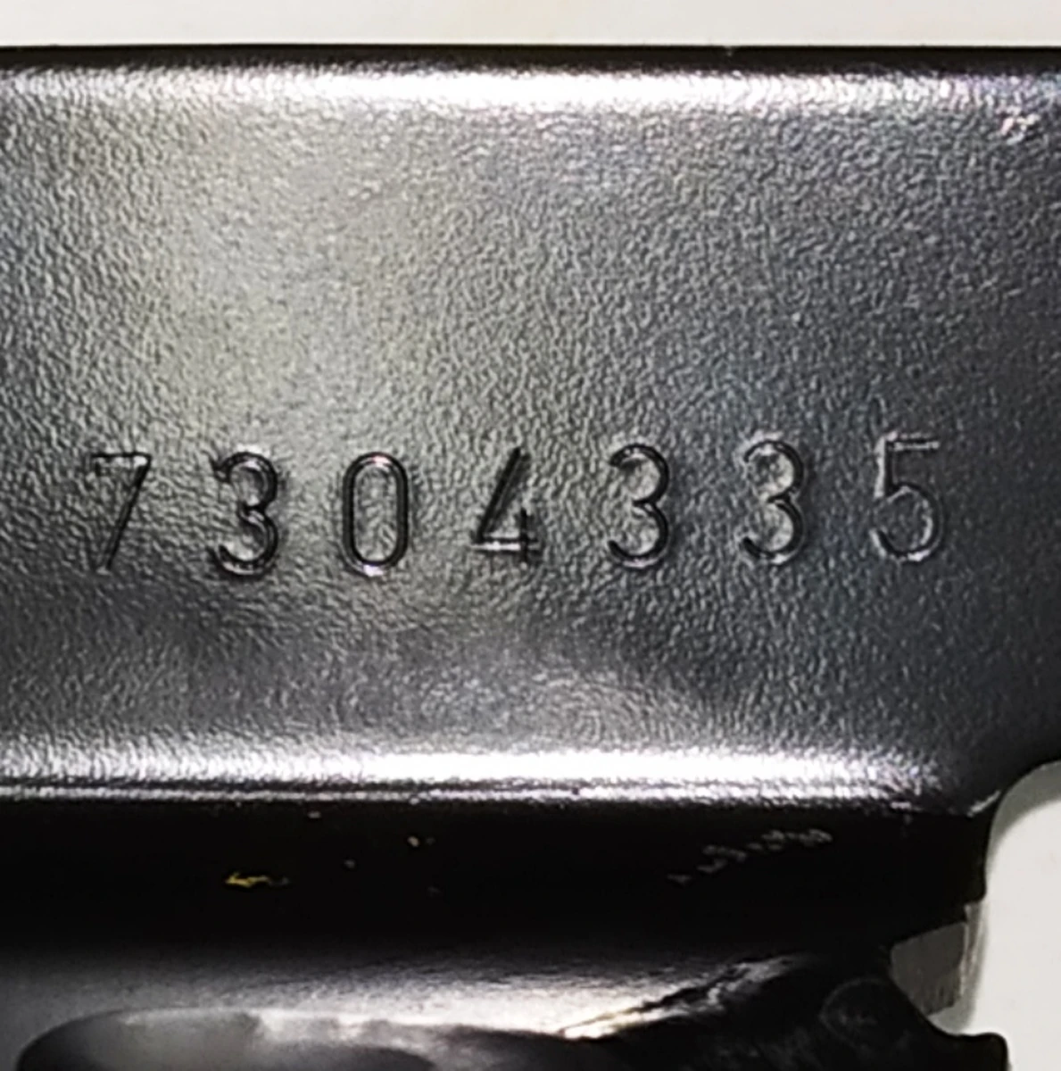 Кронштейн кріплення каркаса сидіння пасажирського центральний в зборі з притискною скобою BMW i3 52207304335