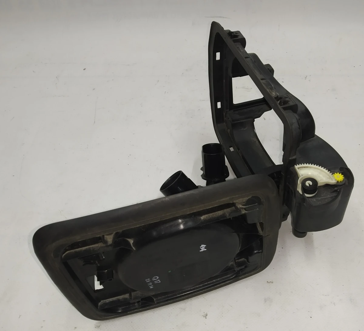 Люк порту зарядки в зборі з кришкою BMW i3 51177335767