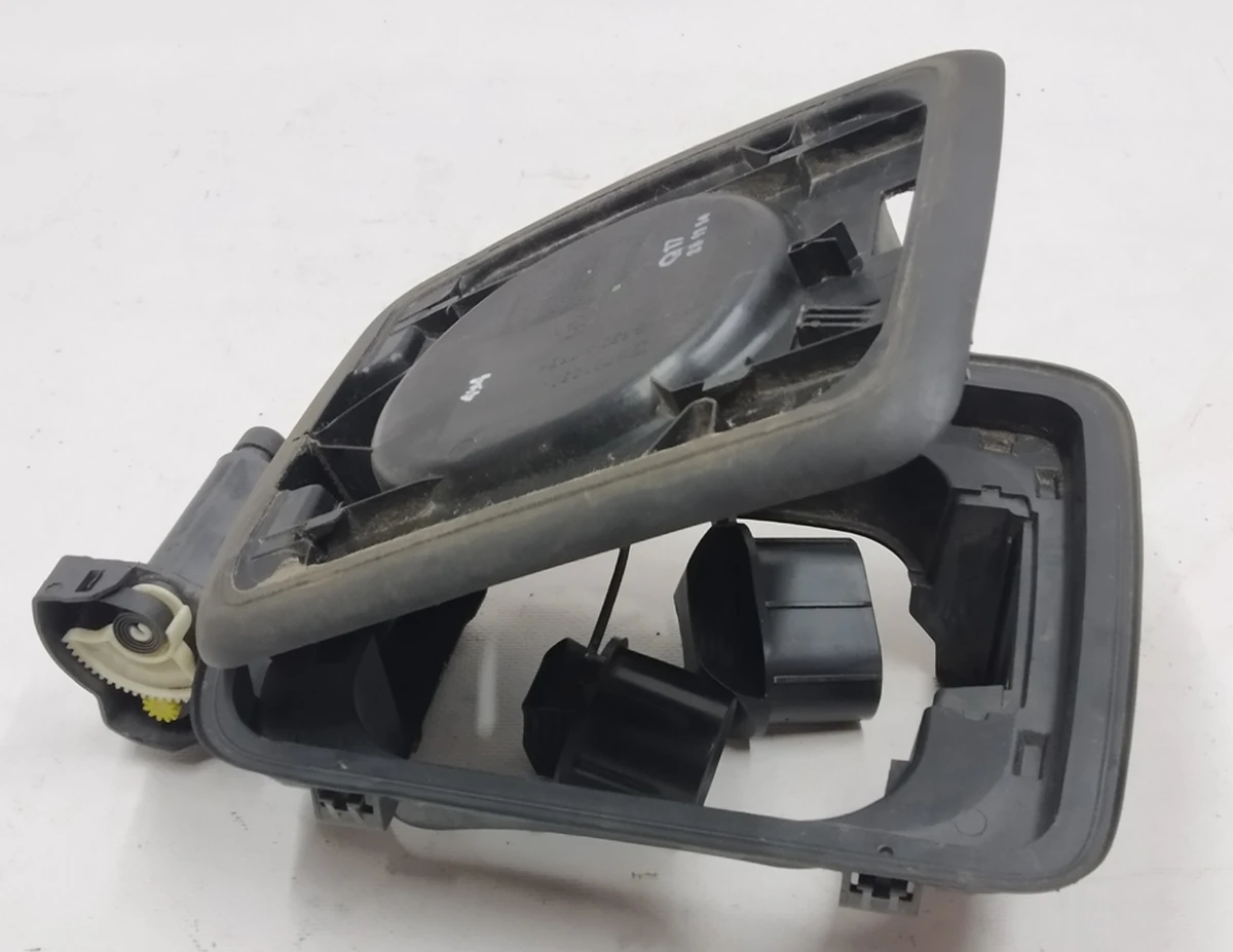 Люк порту зарядки в зборі з кришкою BMW i3 51177335767