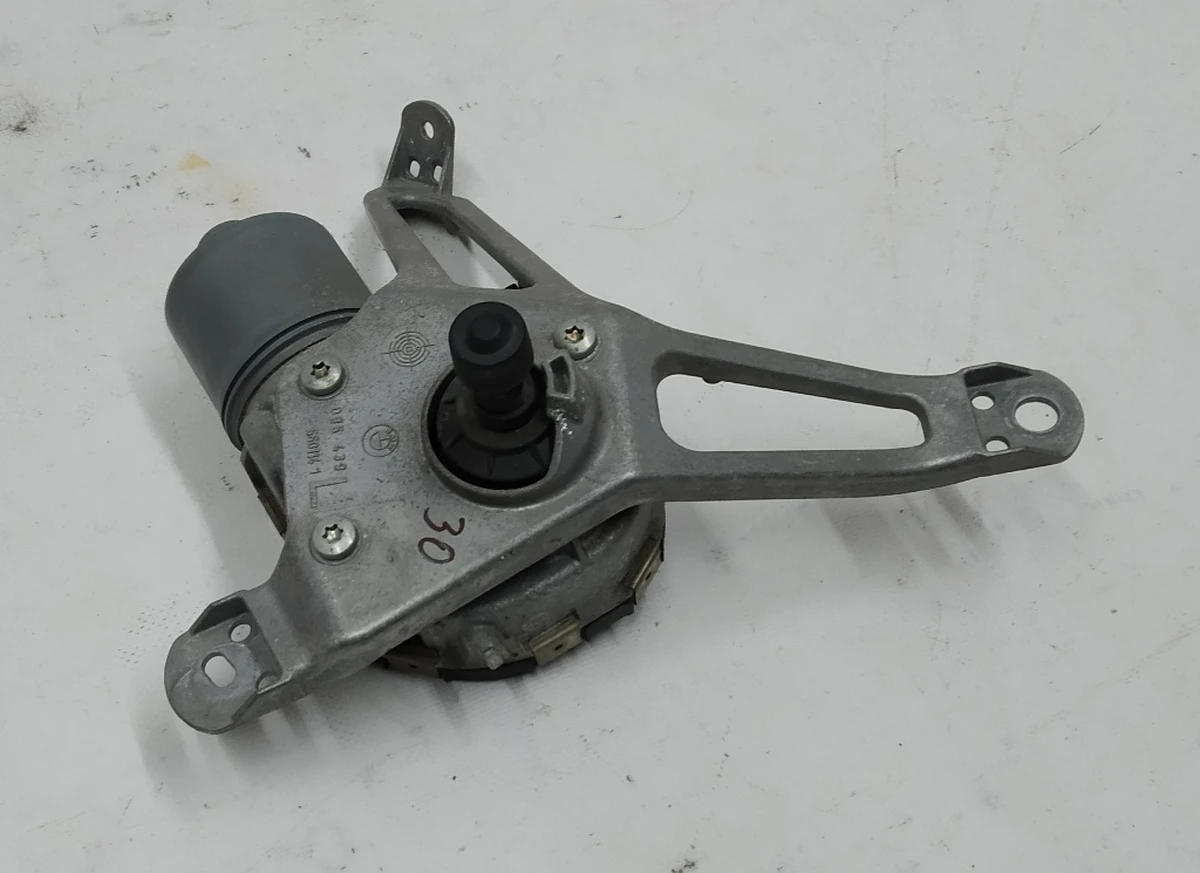 Электродвигатель механизма стеклоочистителя левого в сборе с кронштейном крепления и гайкой стеклоочистителя BMW I3 61617359449