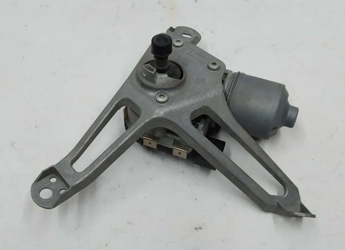 Электродвигатель механизма стеклоочистителя левого в сборе с кронштейном крепления и гайкой стеклоочистителя BMW I3 61617359449