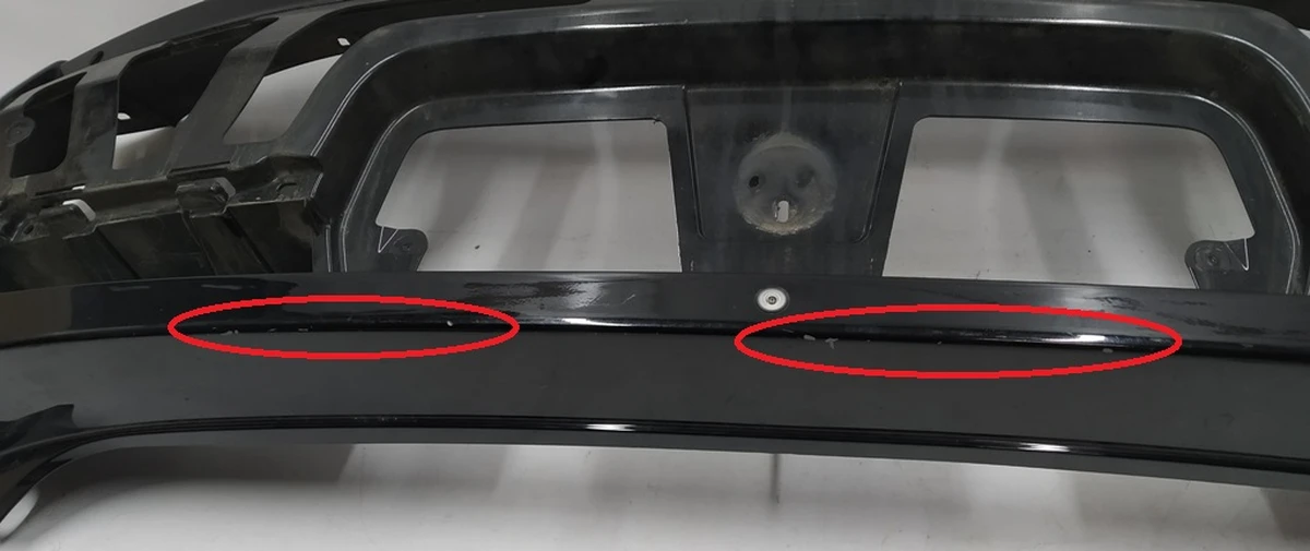 Бампер задній (під камеру заднього виду і комфортний доступ, забарвлений - чорний) в зборі з камерою заднього виду (з пошкодженням) BMW I3 51127370582