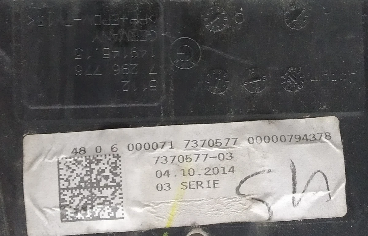 Бампер задній (під камеру заднього виду і комфортний доступ, забарвлений - чорний) в зборі з камерою заднього виду (з пошкодженням) BMW I3 51127370582