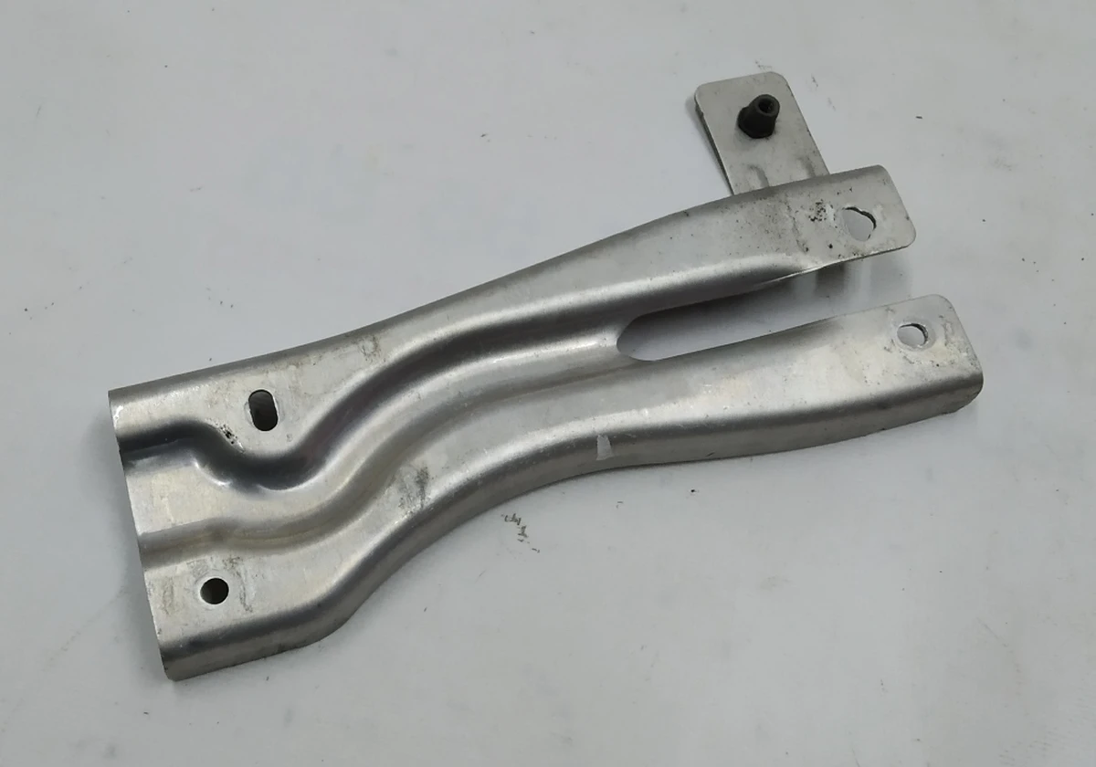 Підсилювач (розпірка) деформуються елементів (склянок) основного підсилювача бампера переднього правий BMW I3 51647374810