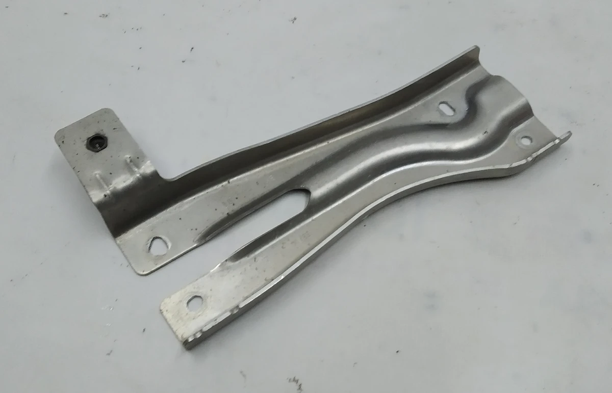 Підсилювач (розпірка) деформуються елементів (склянок) основного підсилювача бампера переднього правий BMW I3 51647374810