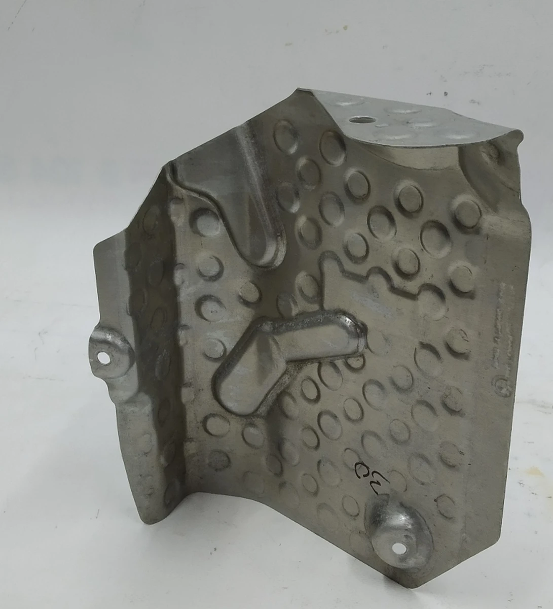 Heat shield for the control unit for charging the battery from the high-voltage generator REME BMW i3 12907625