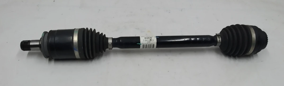 Rear left axle shaft assembly with retaining ring BMW I3 33207641213