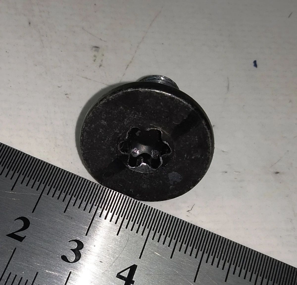 2 Болт крепления салазок к каркасу сиденья 1-го ряда Tesla model 3 7654324-01-C