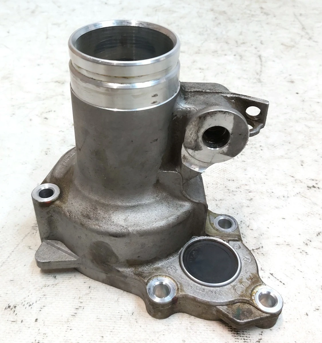 1 Кришка приводу рейки кермової Tesla model S BJ32-3200-HB