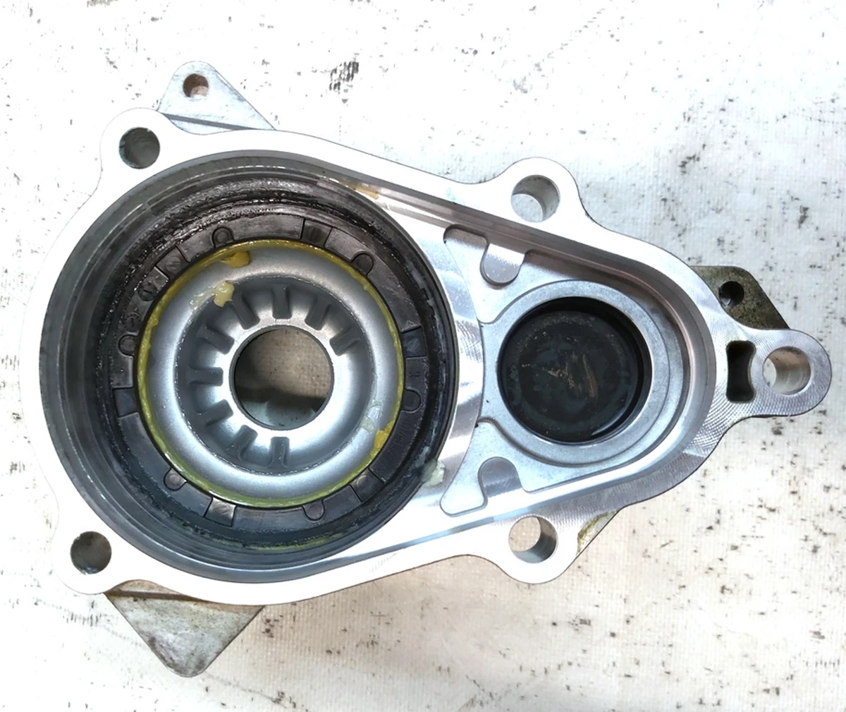 1 Кришка приводу рейки кермової Tesla model S BJ32-3200-HB