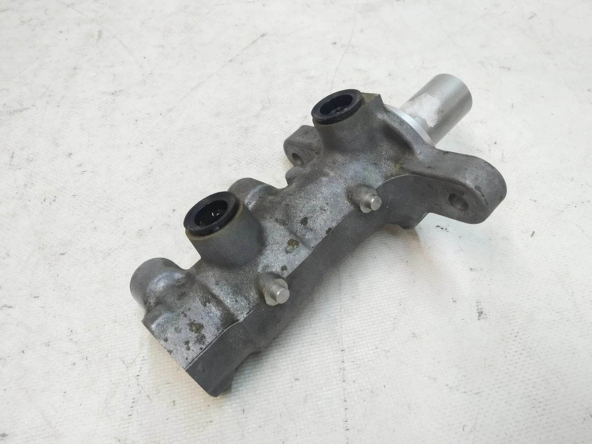 5 Главный тормозной цилиндр RWD Tesla model S 1012042-00-B