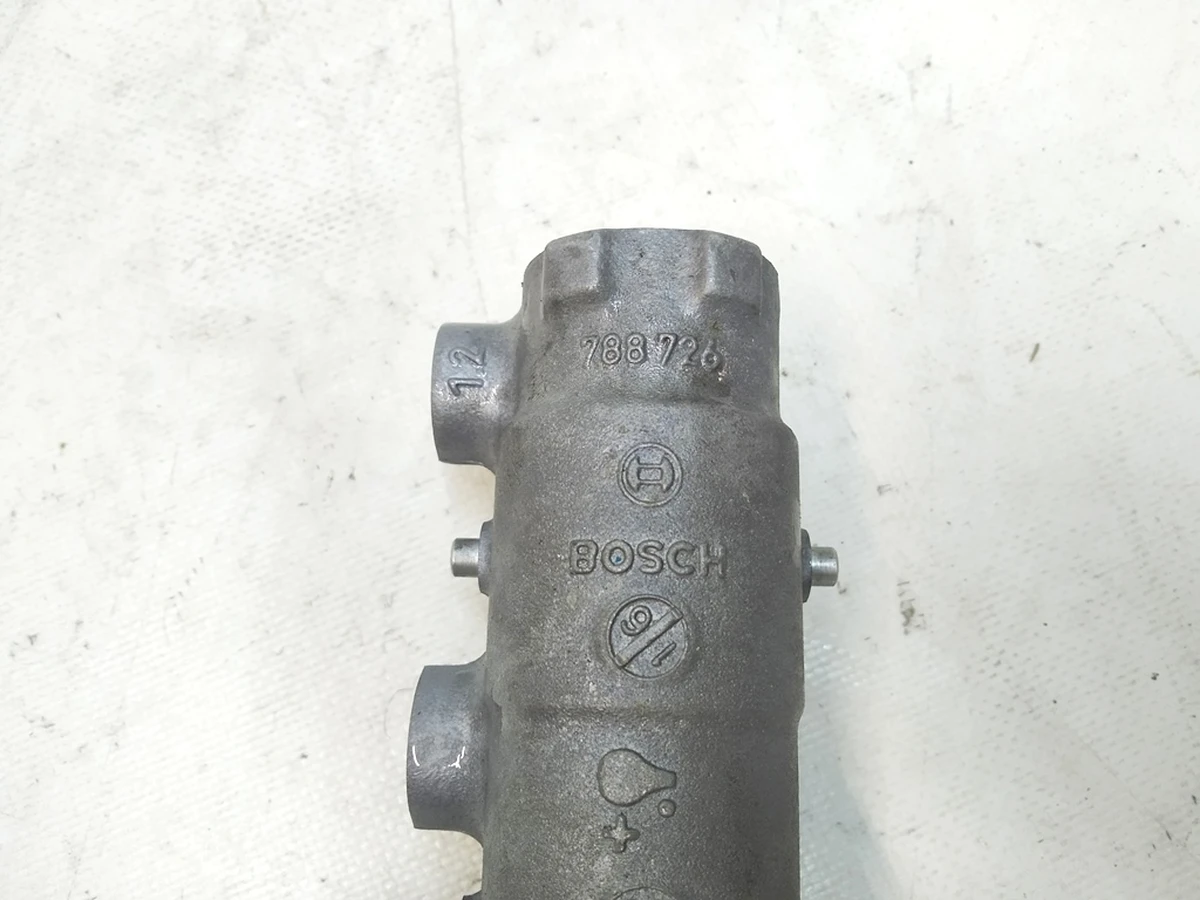 5 Главный тормозной цилиндр RWD Tesla model S 1012042-00-B