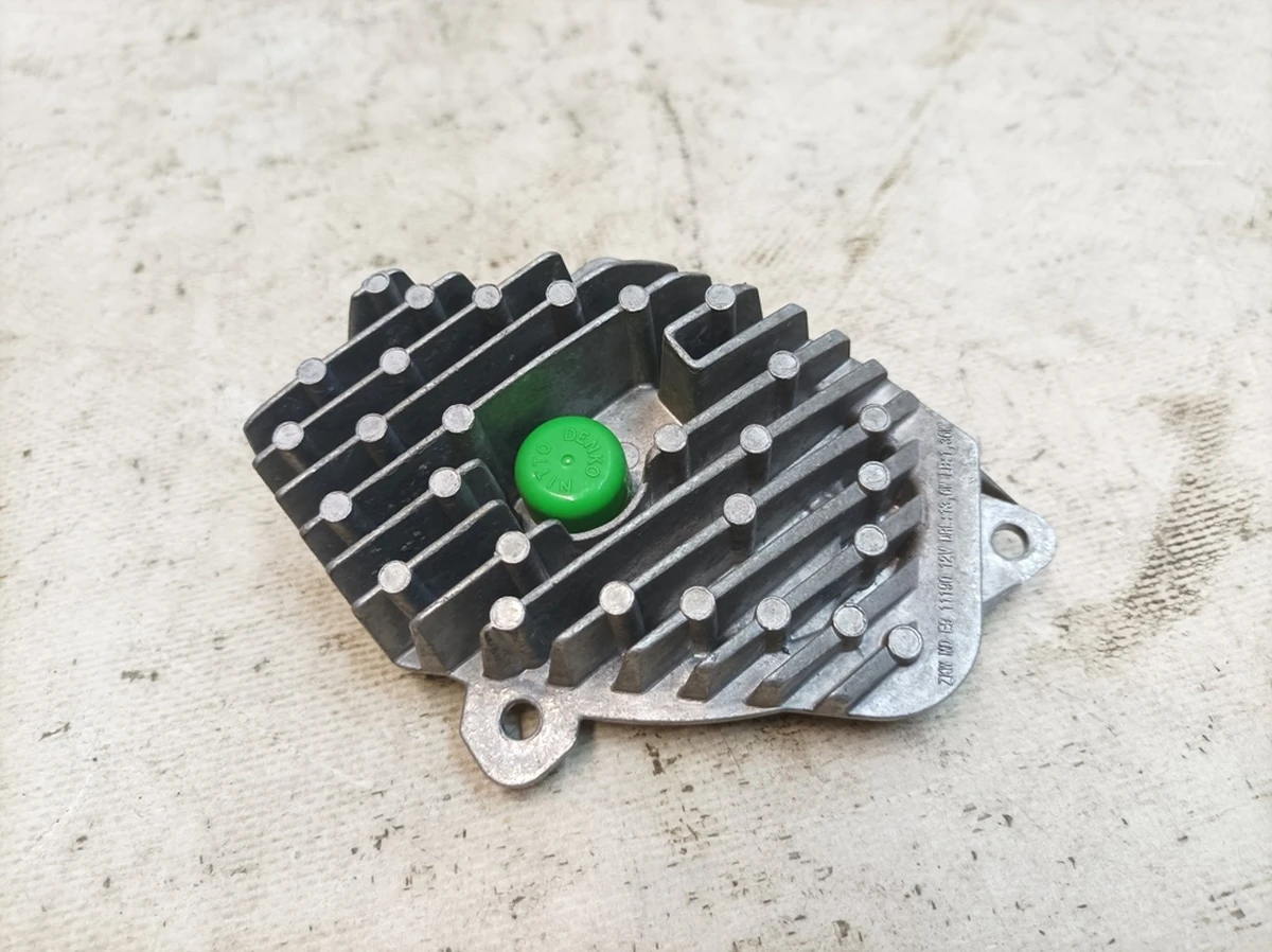 Модуль перетворювач LED-секції денного режиму освітлення правий Volkswagen E-GOLF 5GE941056B