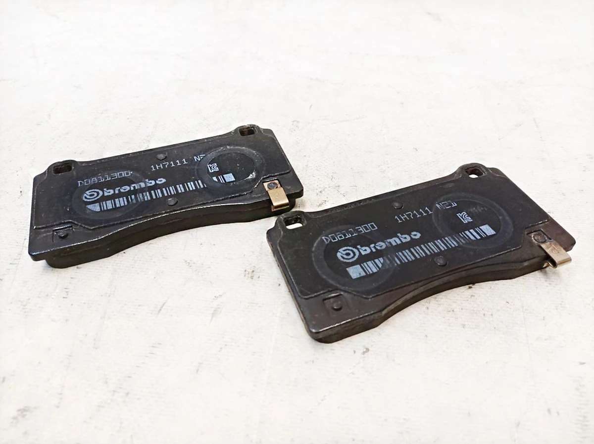 7 Колодки тормозные передние BASE Brembo комплект 2 шт. (9 mm фрикционного слоя) Tesla model 3 8008240-00-C