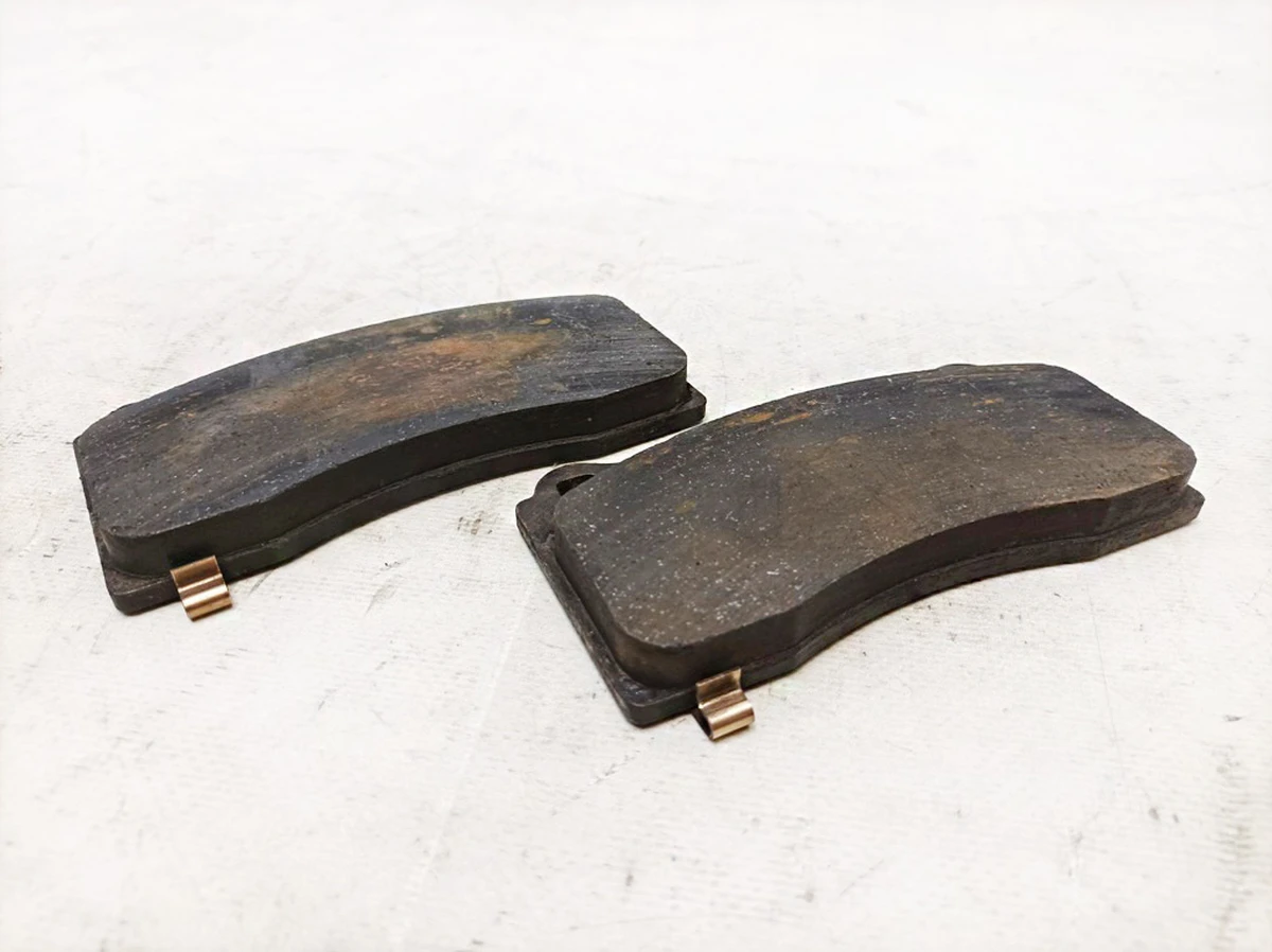 7 Колодки тормозные передние BASE Brembo комплект 2 шт. (9 mm фрикционного слоя) Tesla model 3 8008240-00-C